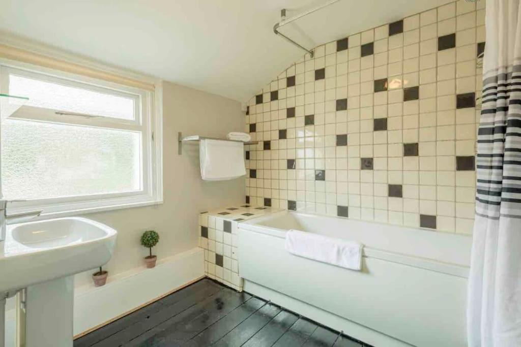 Cambridge 3 Bedroom Flat With Private Parking Екстериор снимка