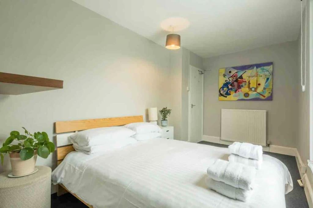 Cambridge 3 Bedroom Flat With Private Parking Екстериор снимка